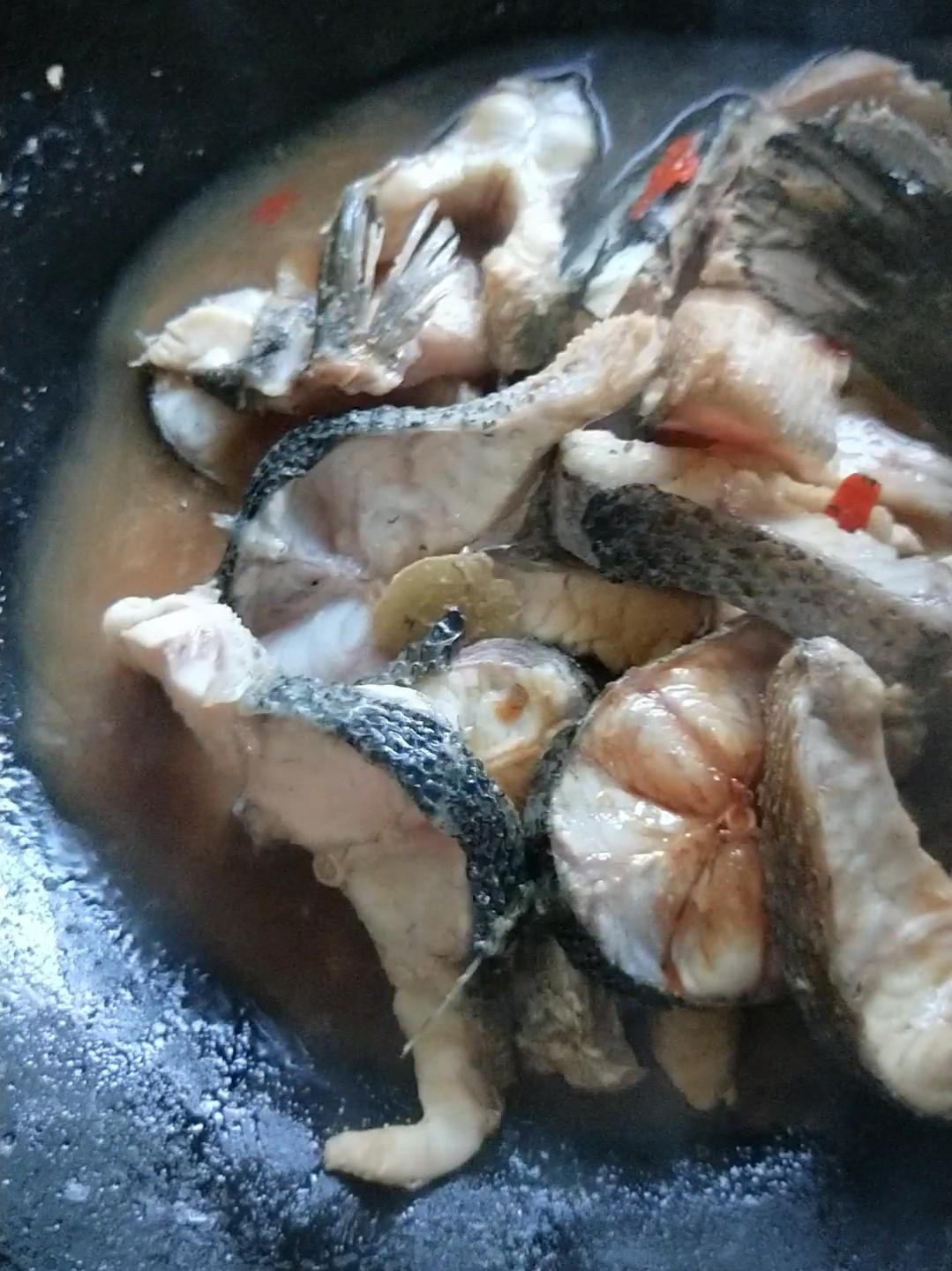 紅燒黑魚的做法-家常味燒菜譜