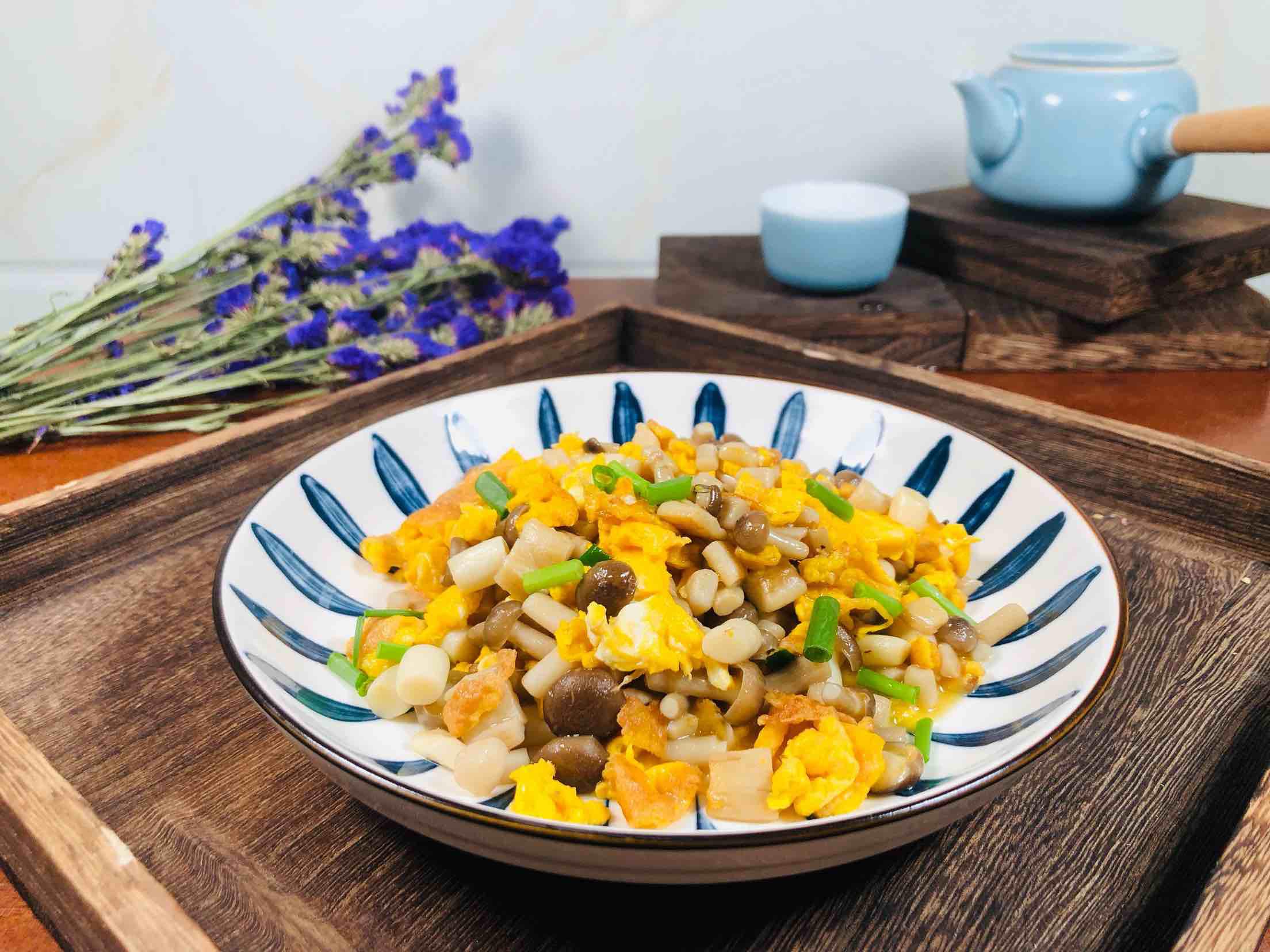 小菇炒雞蛋的做法-家常味炒菜譜