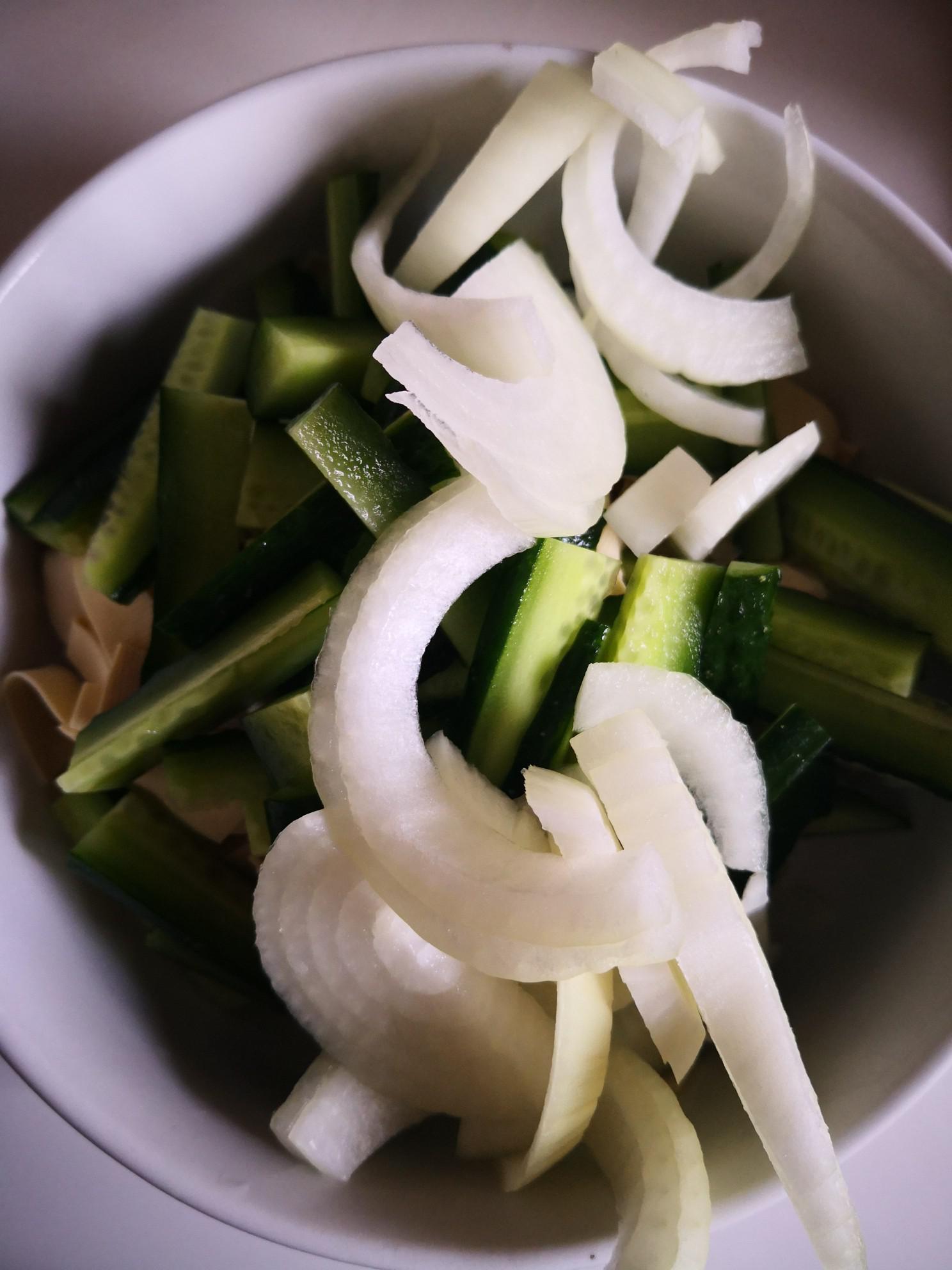 圓蔥干豆腐黃瓜條的做法-香辣味拌菜譜