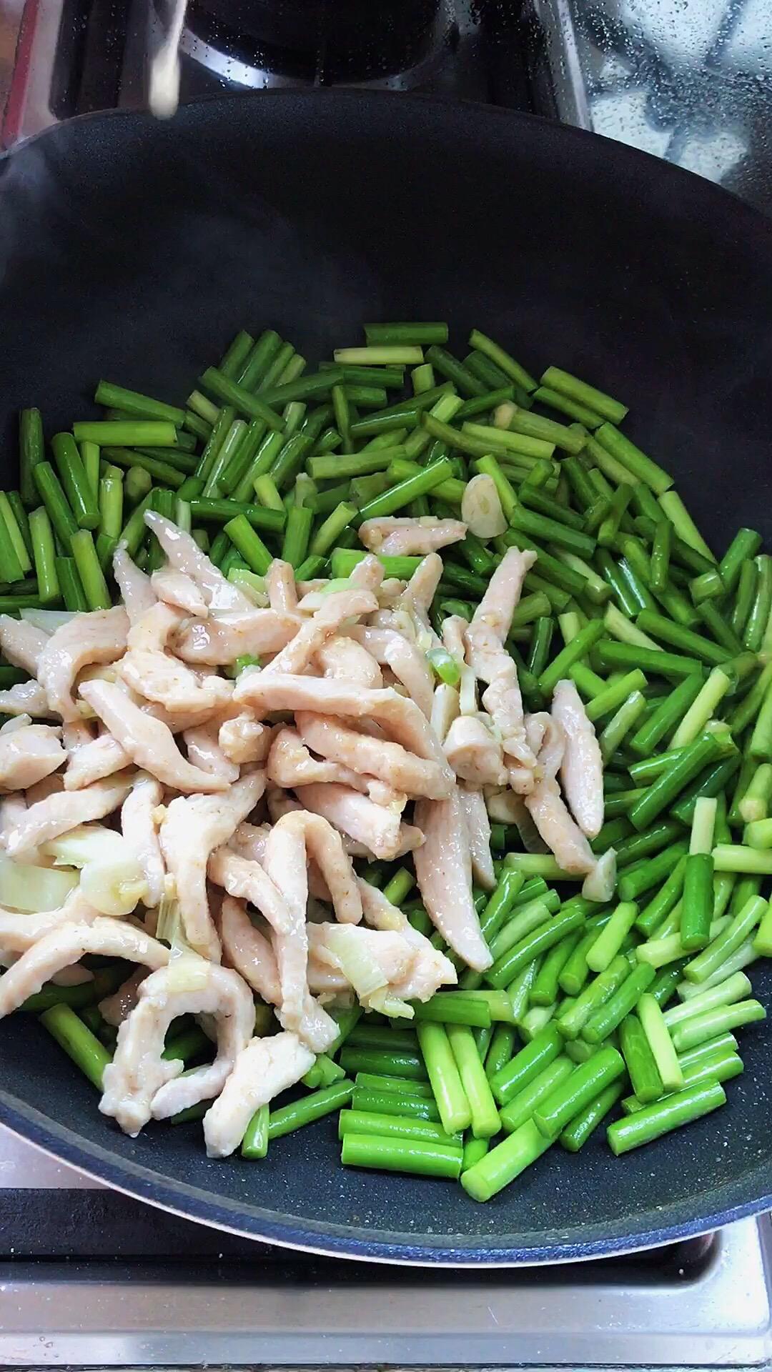 蒜薹炒雞絲的做法-家常味炒菜譜