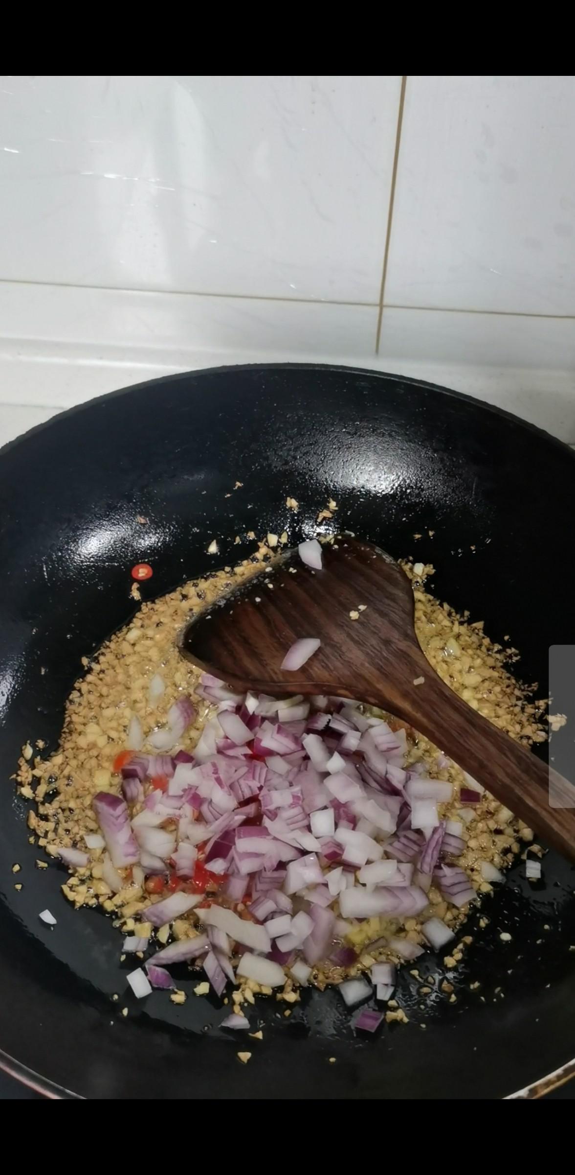 花甲鮮蝦焗粉絲的做法-香辣味烤菜譜