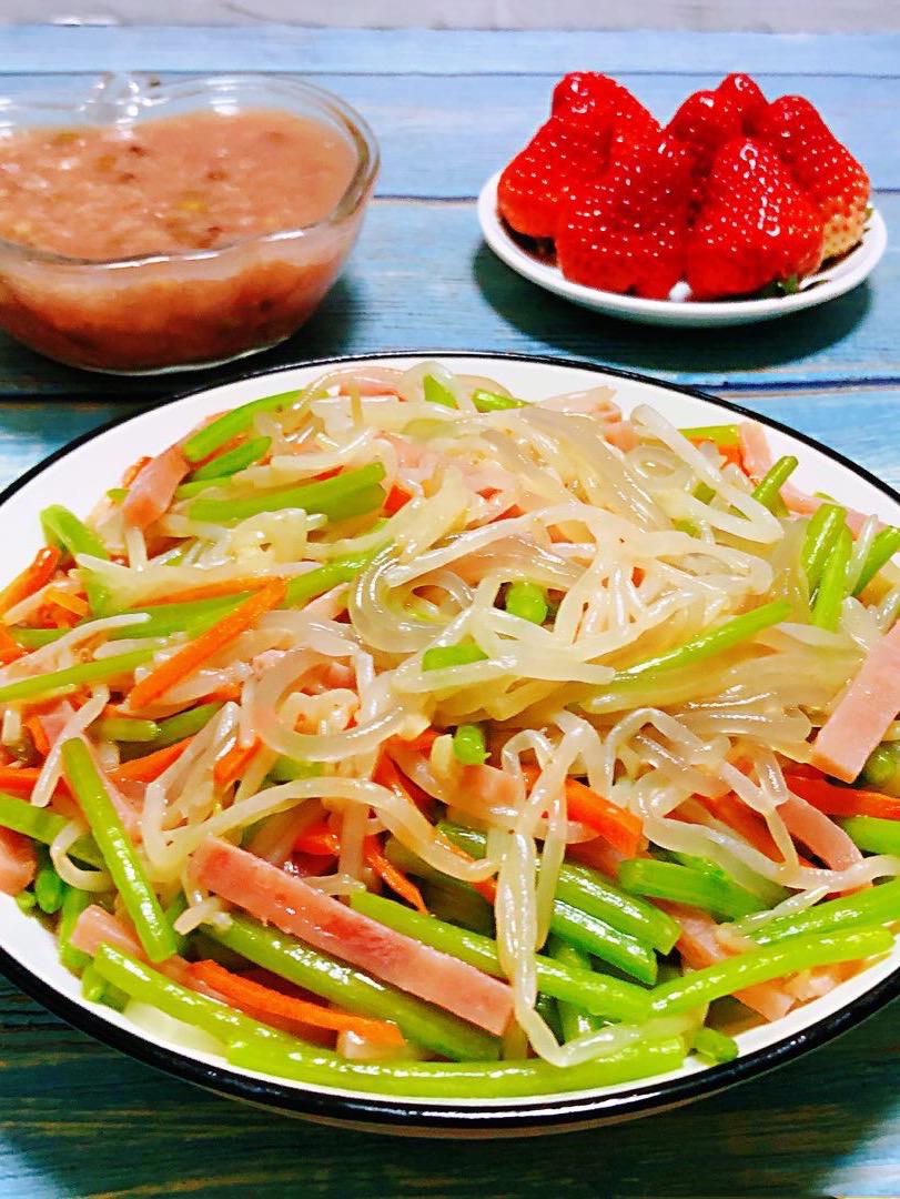 豆芽茼蒿火腿炒粉條的做法-家常味炒菜譜