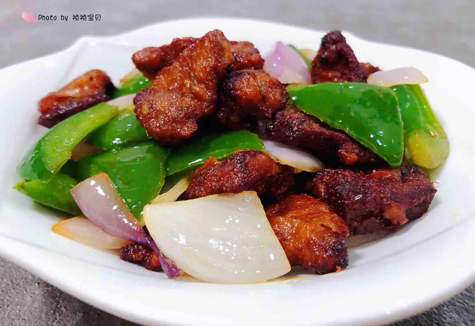 青椒洋蔥炒豬肝的做法-家常味炒菜譜