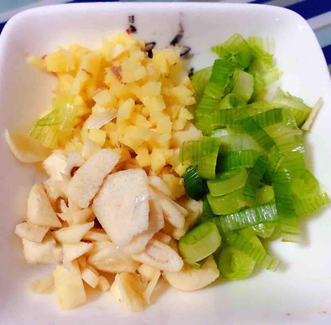 辣爆螻蛄蝦的做法-香辣味炒菜譜