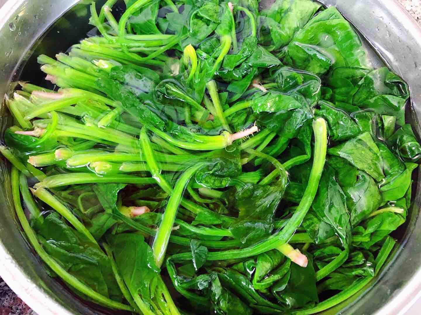 菠菜木耳炒雞蛋的做法-家常味炒菜譜