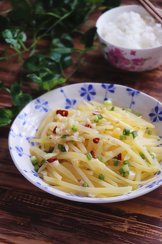 香脆醋溜土豆絲的做法-家常味炒菜譜