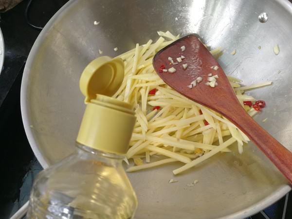 香脆醋溜土豆絲的做法-家常味炒菜譜