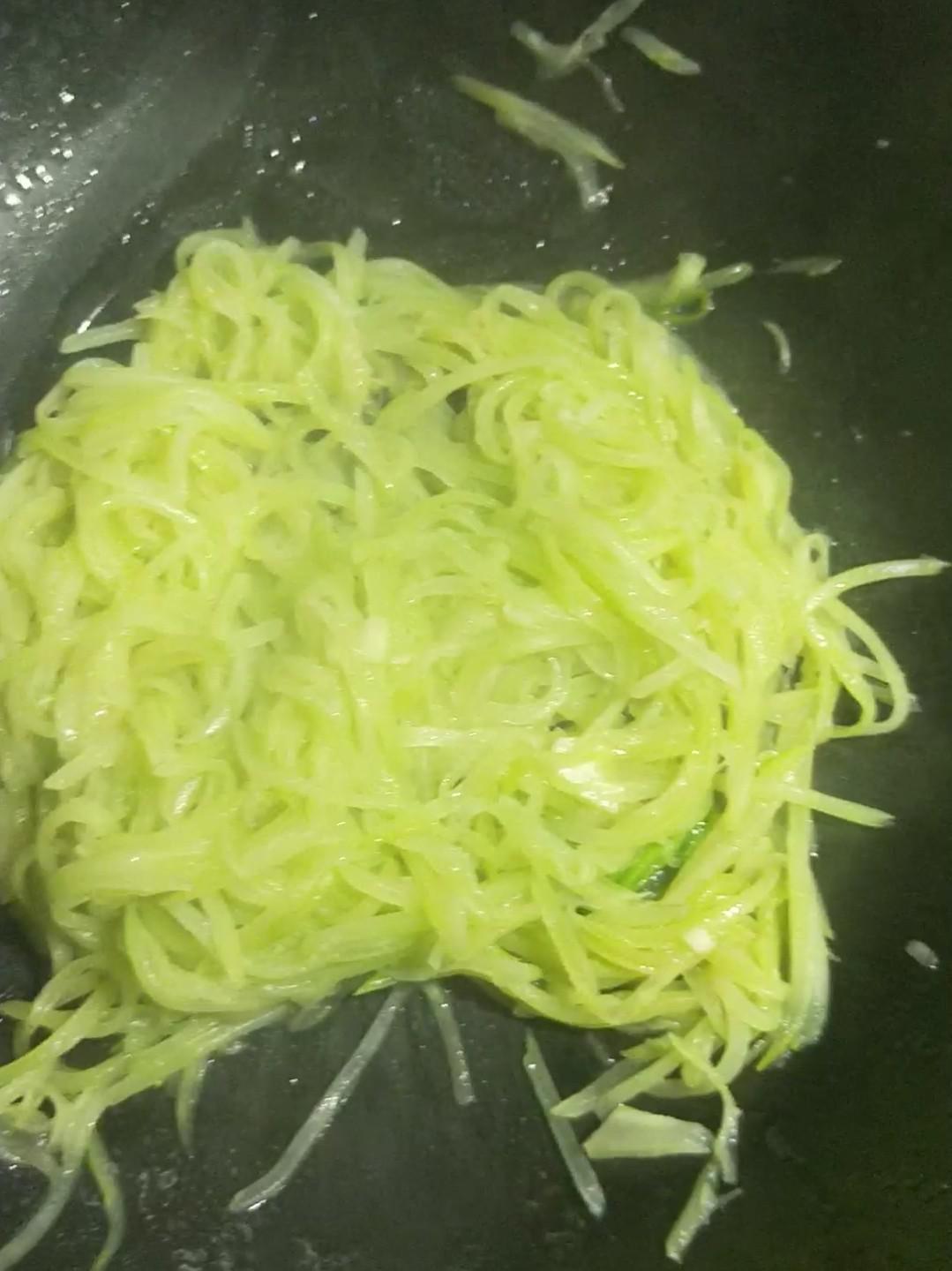 蒜香萵筍絲的做法-家常味炒菜譜