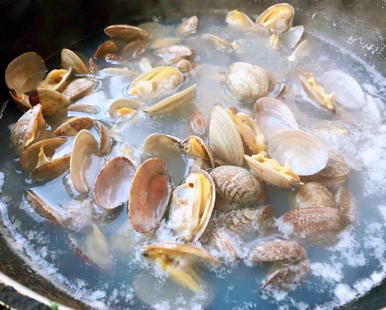 蒜蓉粉絲蒸花蛤的做法-蒜香味蒸菜譜