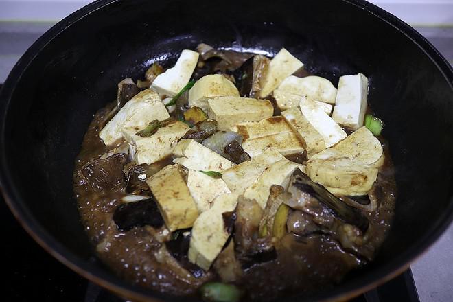 老板魚燉豆腐的做法-蒜香味燉菜譜