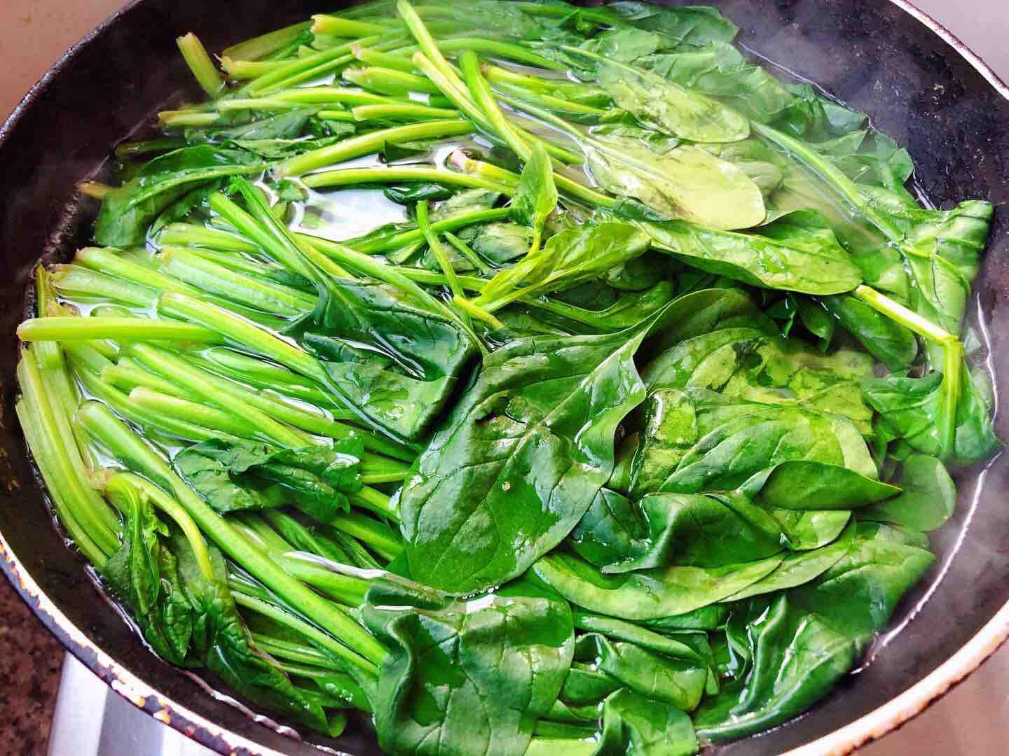 菠菜木耳炒雞蛋的做法-家常味炒菜譜