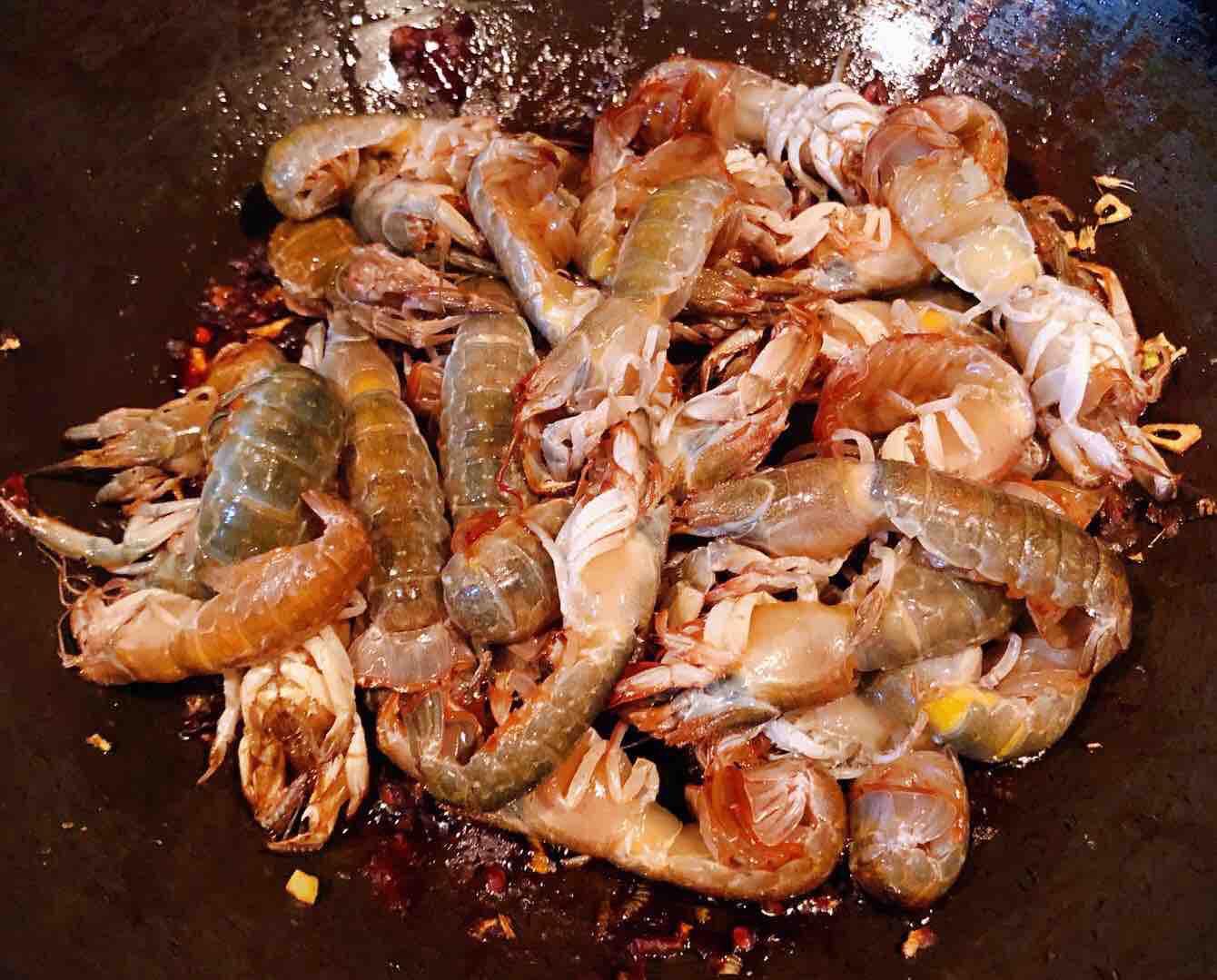 辣爆螻蛄蝦的做法-香辣味炒菜譜