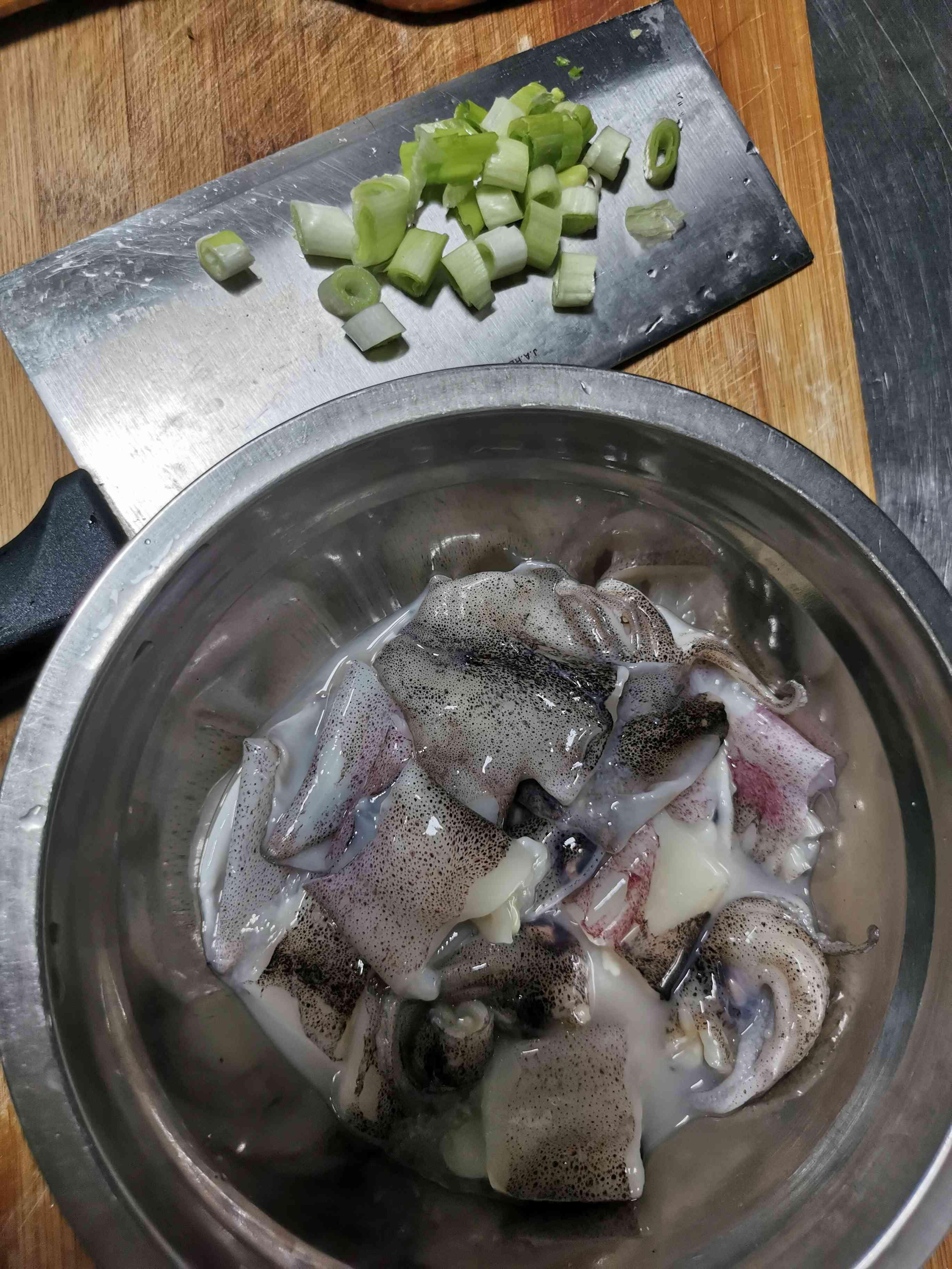 小白菜燒筆管魚的做法-家常味炒菜譜