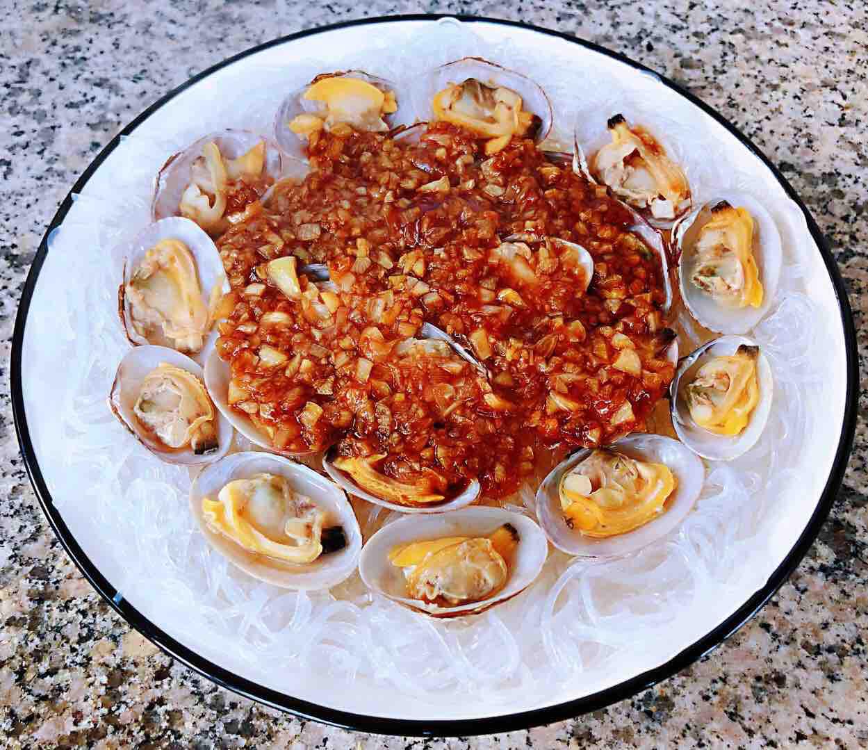 蒜蓉粉絲蒸花蛤的做法-蒜香味蒸菜譜