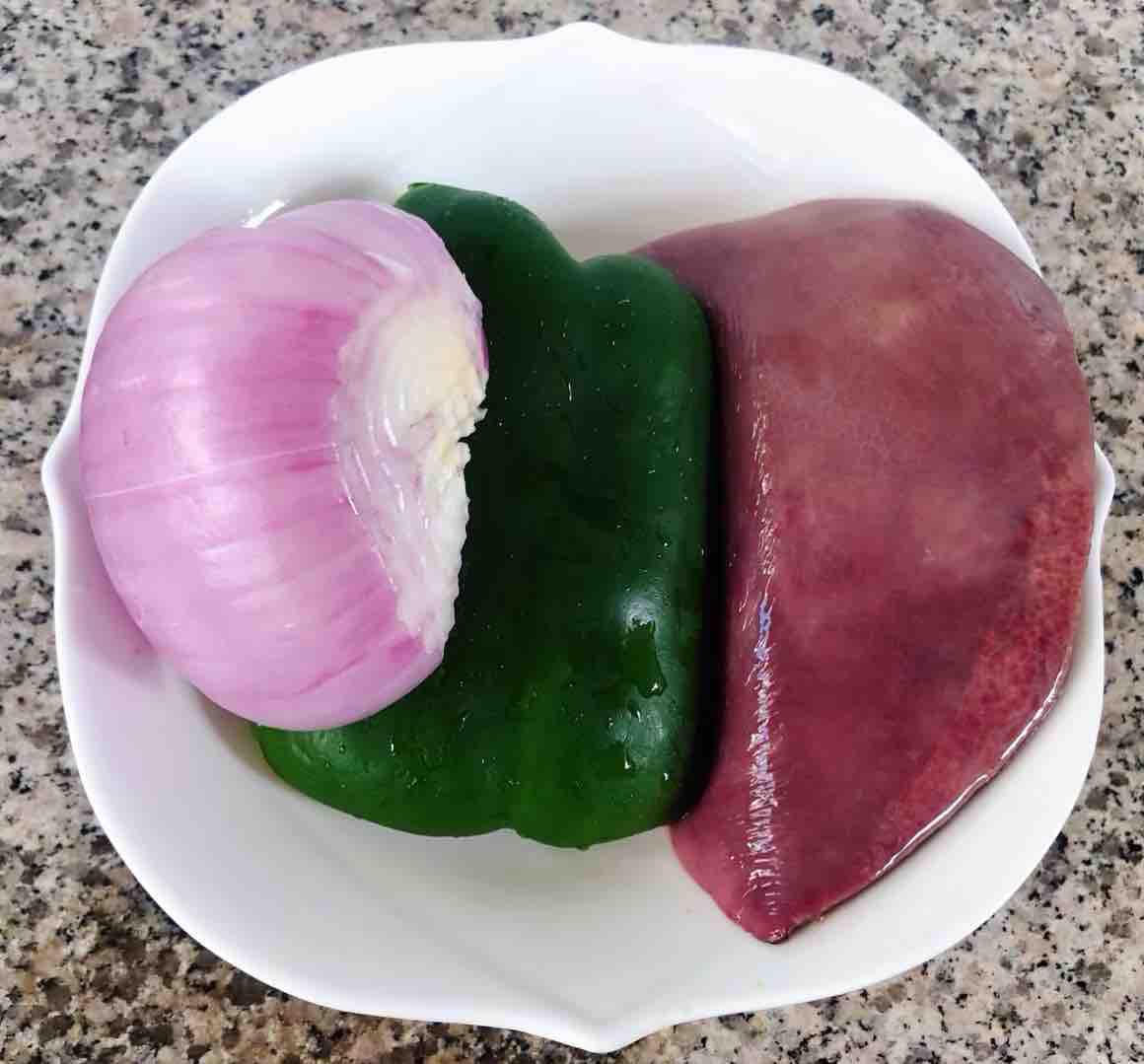 青椒洋蔥炒豬肝的做法-家常味炒菜譜