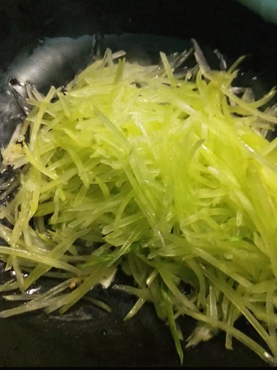 蒜香萵筍絲的做法-家常味炒菜譜