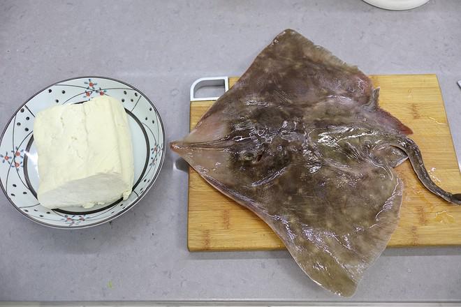 老板魚燉豆腐的做法-蒜香味燉菜譜