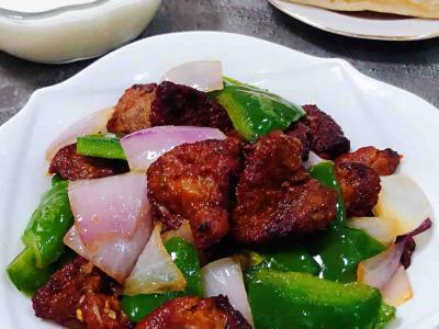 青椒洋蔥炒豬肝的作法-家常味炒菜譜