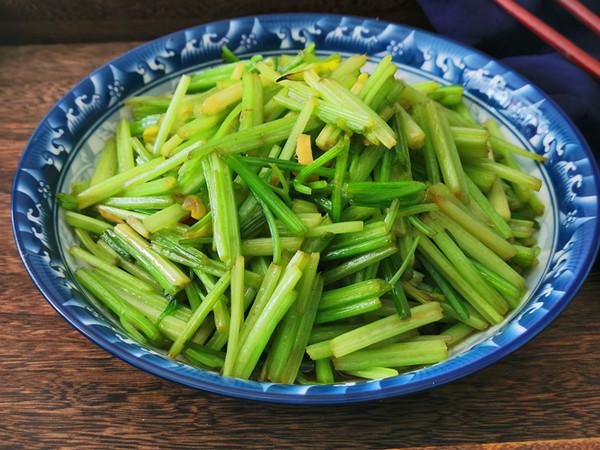 清炒芹菜的做法-家常味炒菜譜