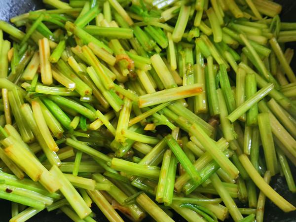 清炒芹菜的做法-家常味炒菜譜