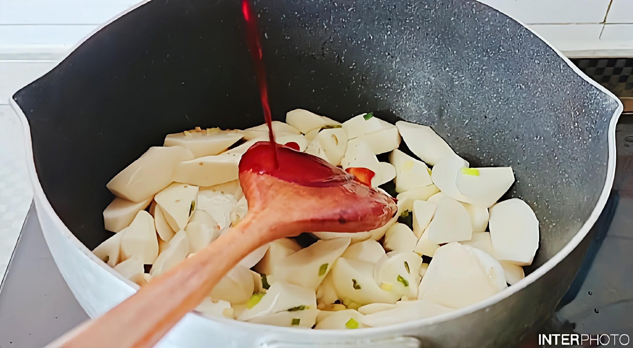 秋冬補虛健體…油燜茭白的做法-咸鮮味燜菜譜