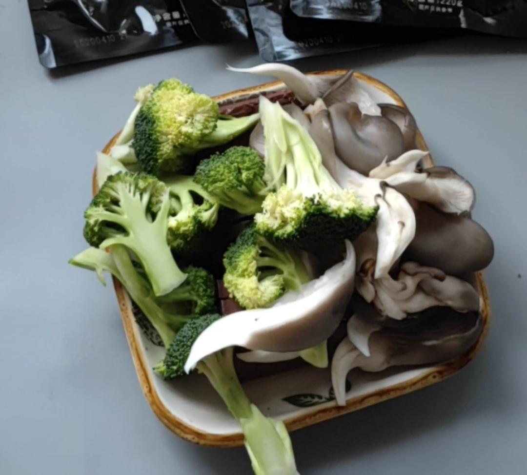 小龍蝦麻辣暖鍋的做法-香辣味煮菜譜