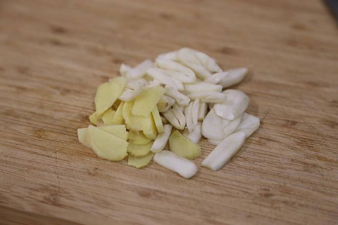 香辣毛豆米炒小魚干的做法-家常味炒菜譜