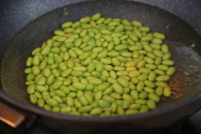 香辣毛豆米炒小魚干的做法-家常味炒菜譜