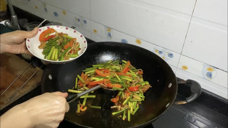 蒜苔炒肉的做法-醬香味炒菜譜