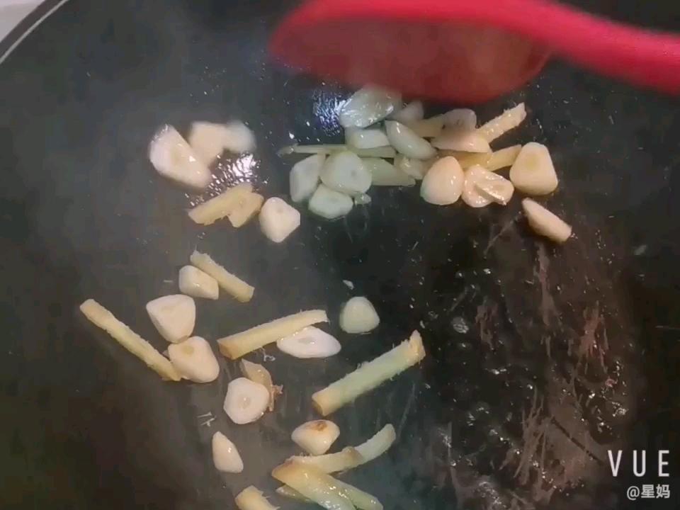 土豆燉河蟹的做法-麻辣味燒菜譜