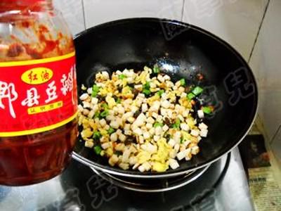 醬香饅頭炒雞蛋的做法-家常味炒菜譜