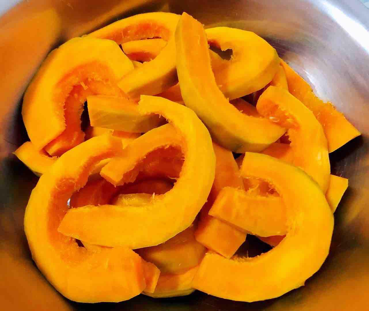 排骨蒸南瓜的做法-咸鮮味蒸菜譜-易網健康養生網 排骨蒸南瓜的做法-咸鮮味蒸菜譜