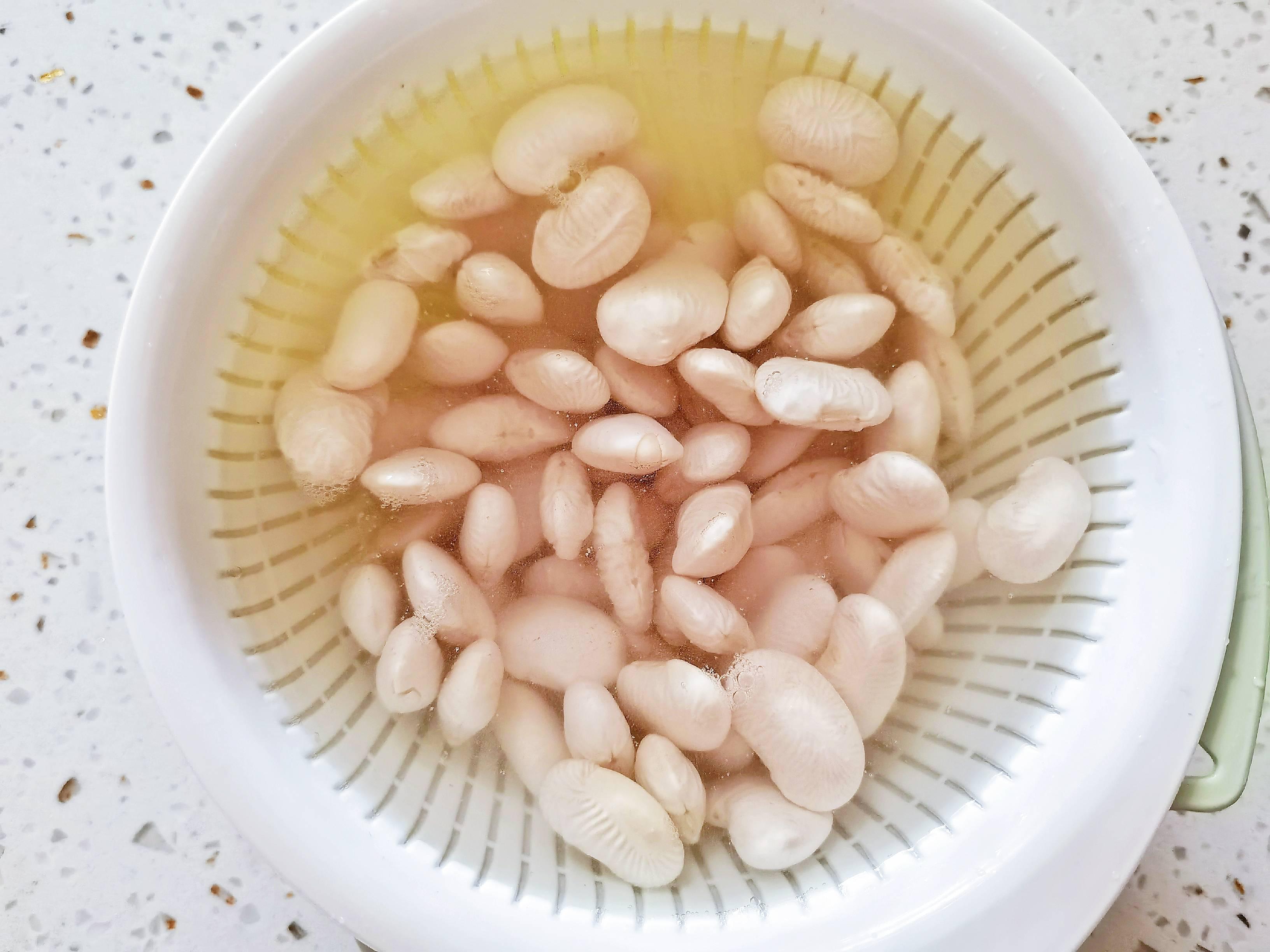 東北內(nèi)蒙特色家常美食－蕓豆柳蒿芽，春天囤地野菜秋冬來解饞的做法-苦香味煮菜譜