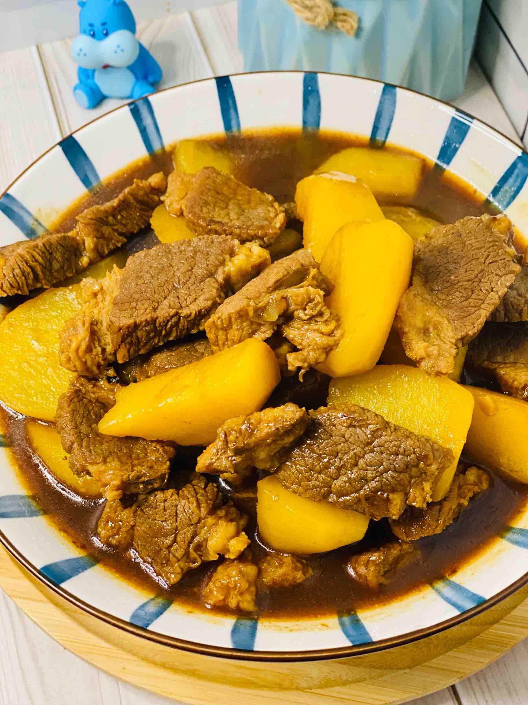 爆香紅燒牛肉燜土豆,這樣煮??一鍋都不夠的做法-家常味醬菜譜-易網健康養生網 爆香紅燒牛肉燜土豆,這樣煮??一鍋都不夠的做法-家常味醬菜譜