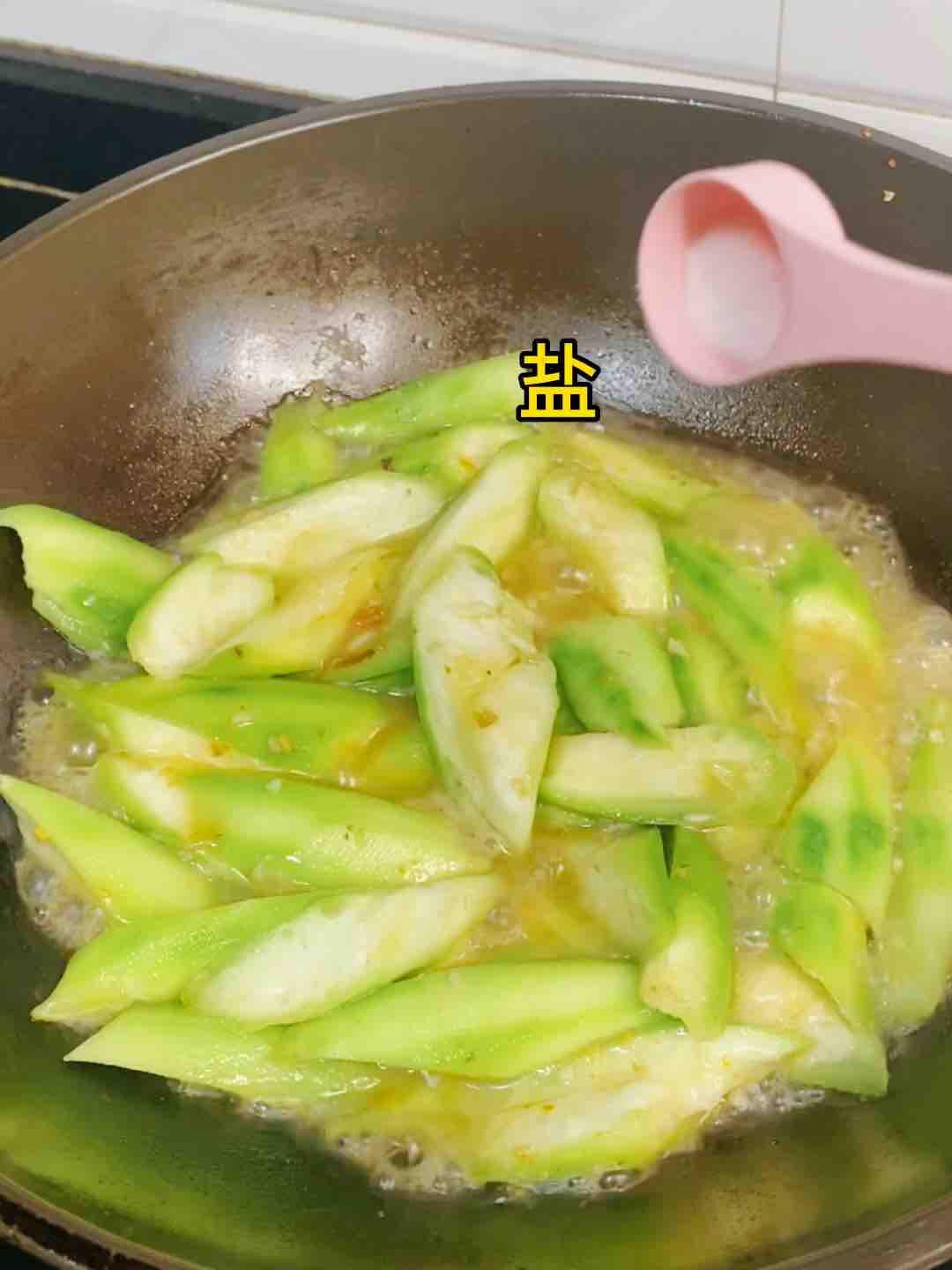 絲瓜這樣炒，比山珍海味還美味，10條不夠吃??便宜超好吃的做法-咸鮮味炒菜譜