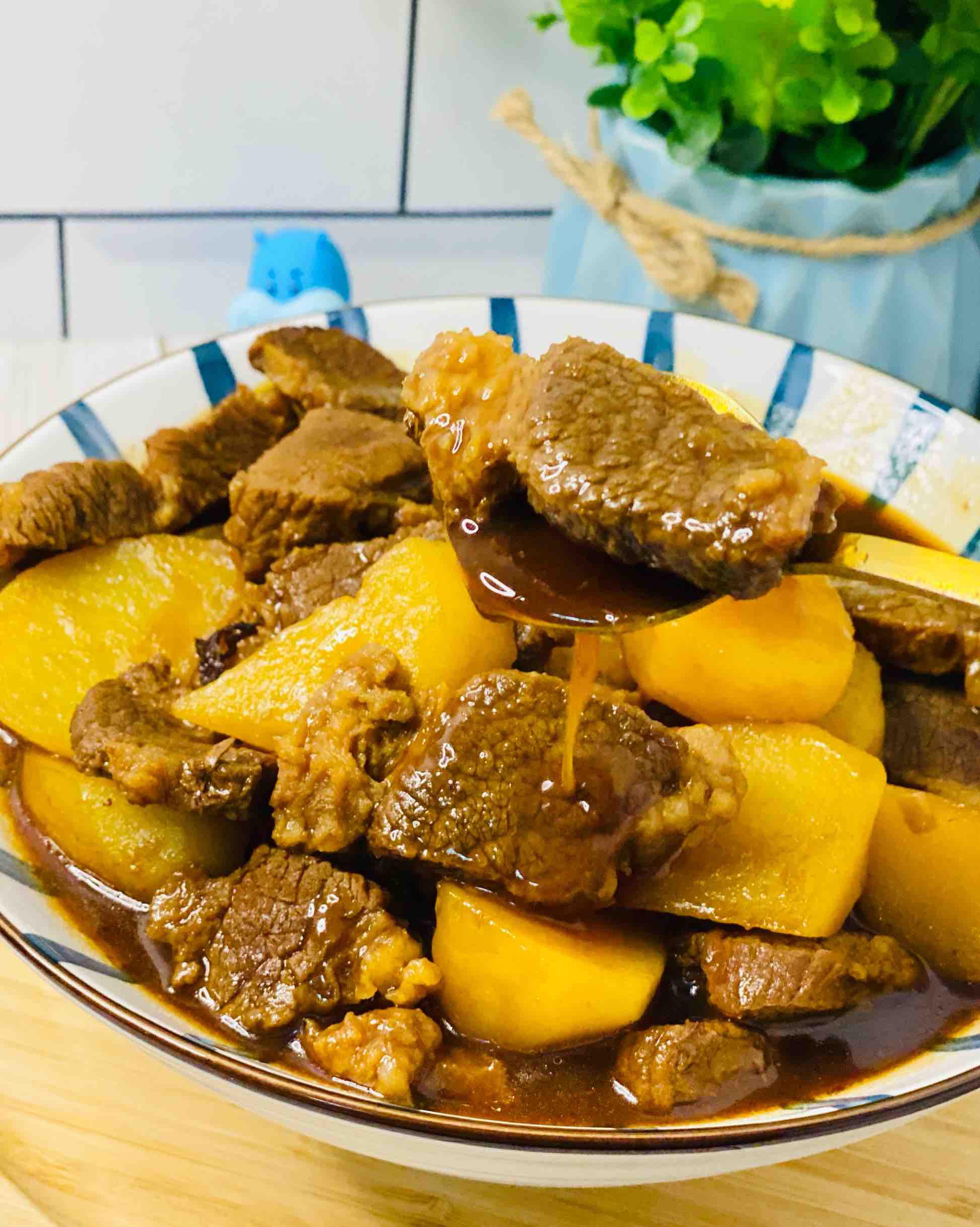 爆香紅燒牛肉燜土豆,這樣煮??一鍋都不夠的做法-家常味醬菜譜-易網健康養生網 爆香紅燒牛肉燜土豆,這樣煮??一鍋都不夠的做法-家常味醬菜譜