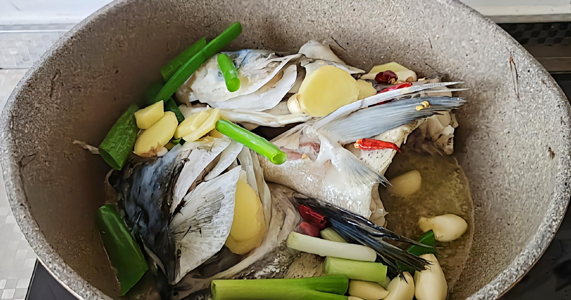 秋冬這樣吃，菜飯一鍋出~魚頭泡餅的做法-咸鮮味燉菜譜