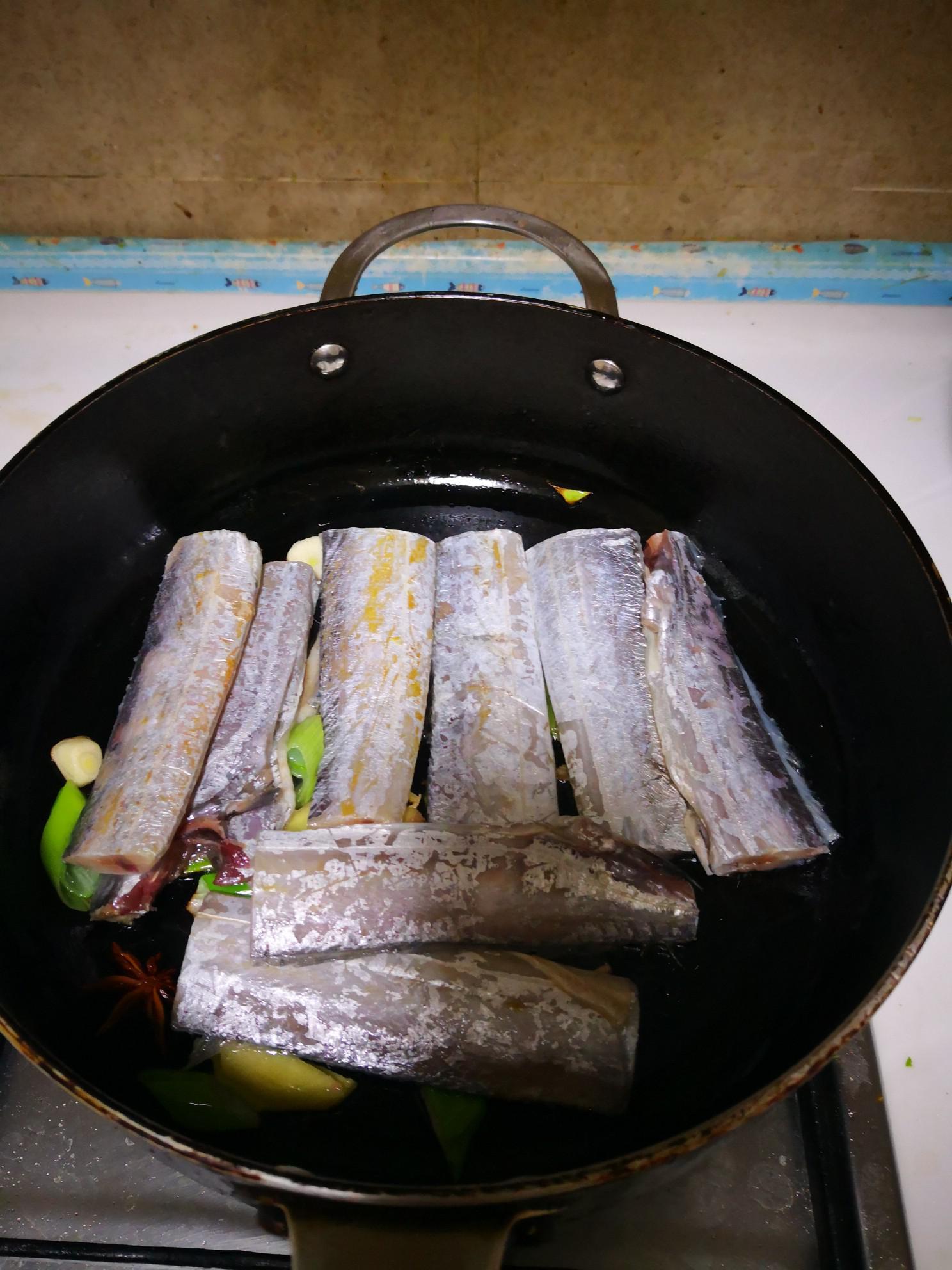 紅燒刀魚的做法-家常味燒菜譜-易網健康養生網 紅燒刀魚的做法-家常味燒菜譜