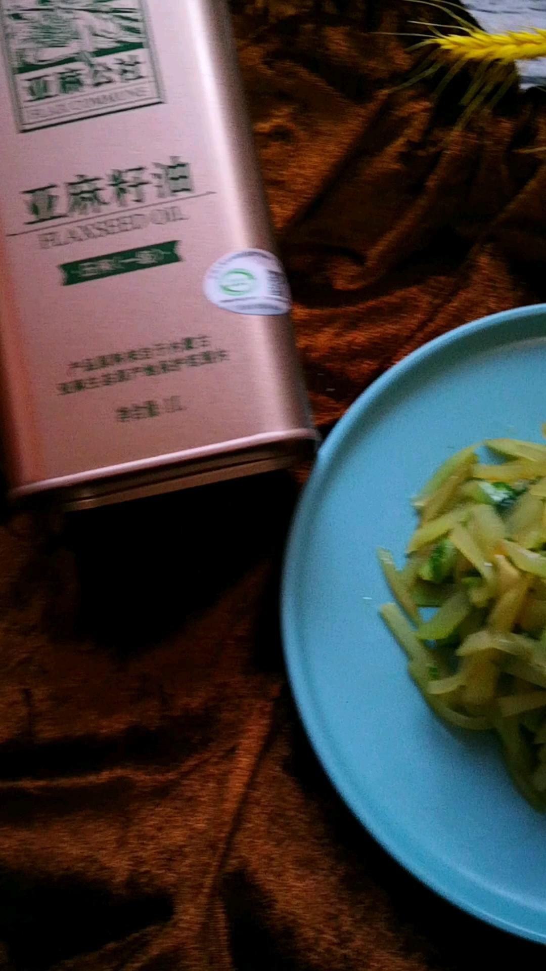 涼拌青筍絲的做法-家常味拌菜譜