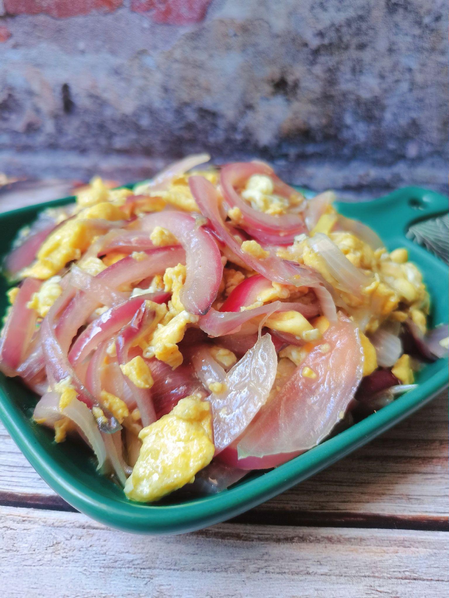 洋蔥炒蛋的做法-家常味炒菜譜