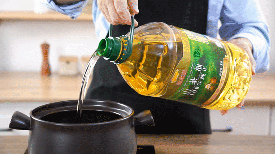 茶油燜雞【孔老師教做菜】的做法-家常味燜菜譜-易網健康養(yǎng)生網 茶油燜雞【孔老師教做菜】的做法-家常味燜菜譜