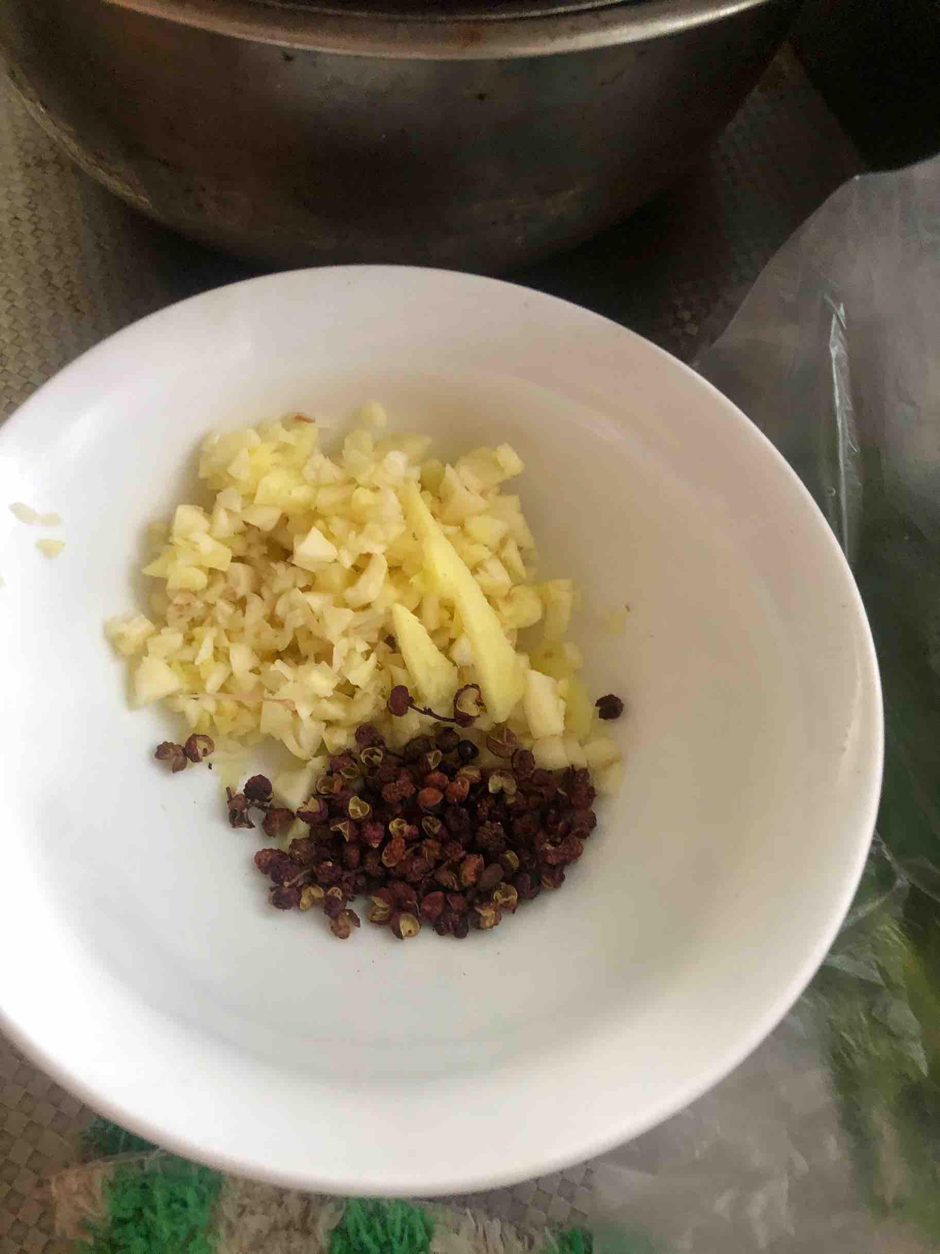 酸菜魚片的做法-酸辣味煮菜譜