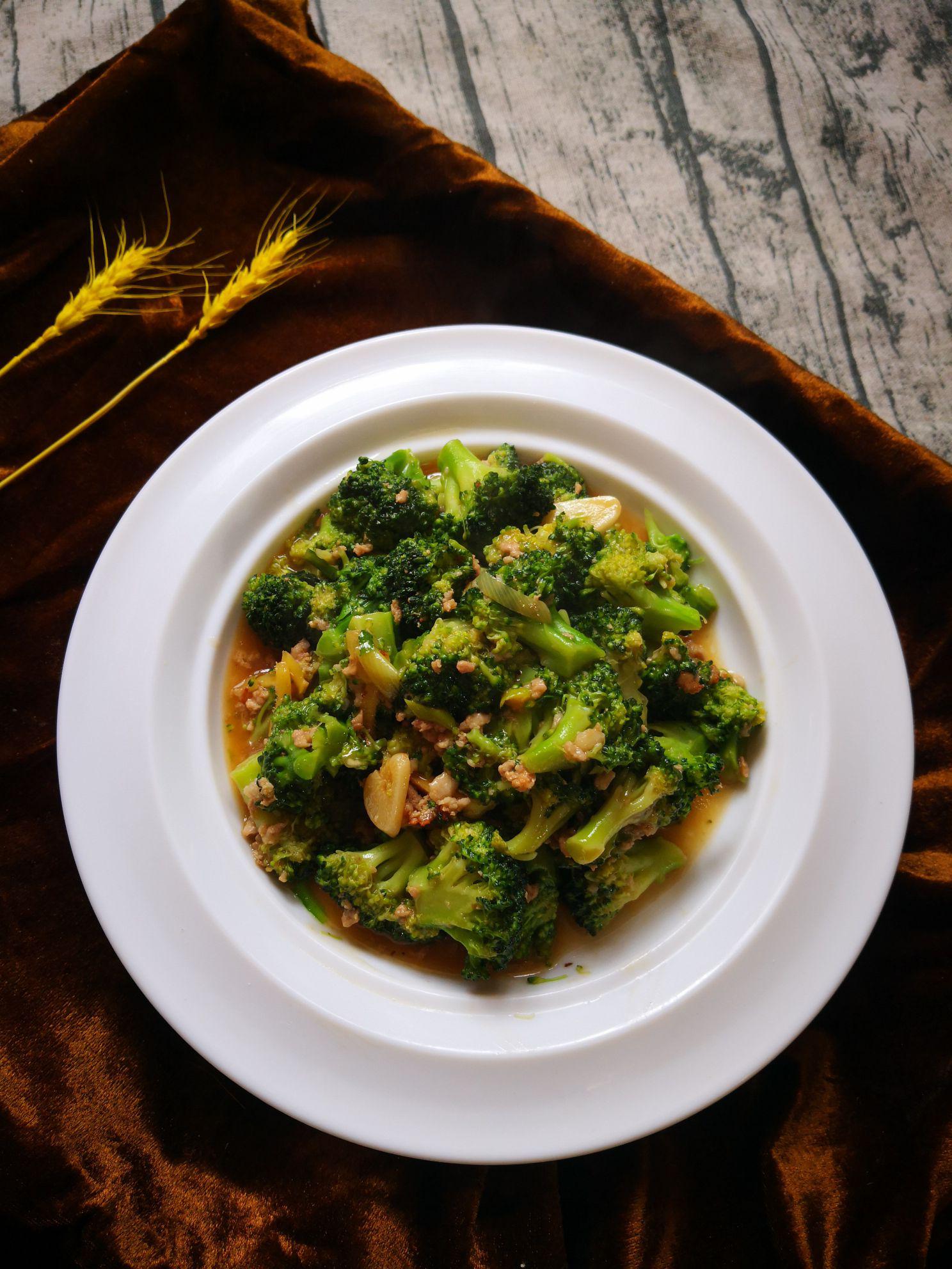 肉餡西蘭花的做法-家常味炒菜譜