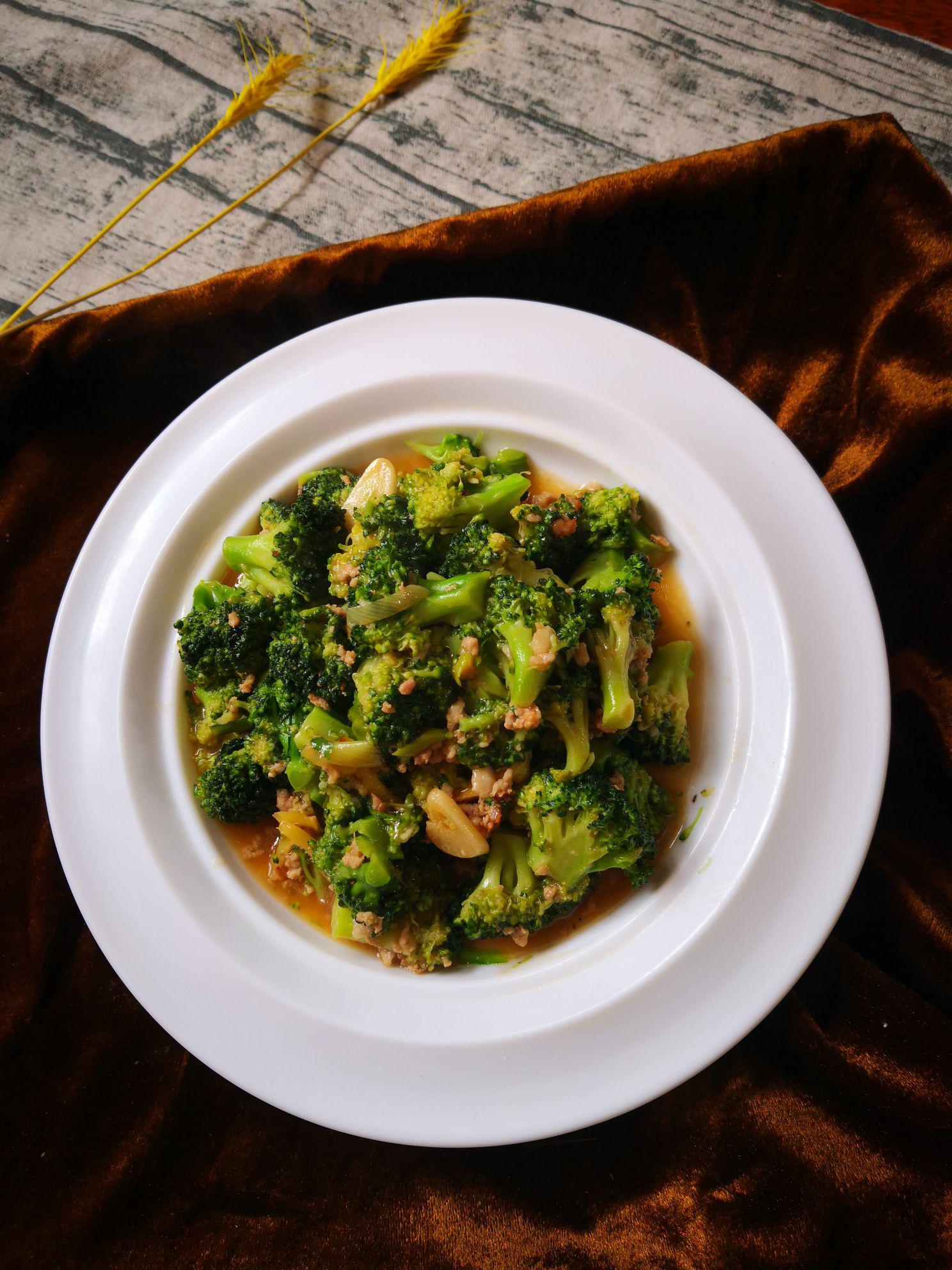 肉餡西蘭花的做法-家常味炒菜譜