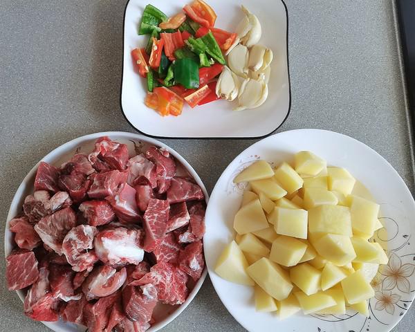 鮮美又饞人的土豆燉牛肉的做法-家常味燉菜譜