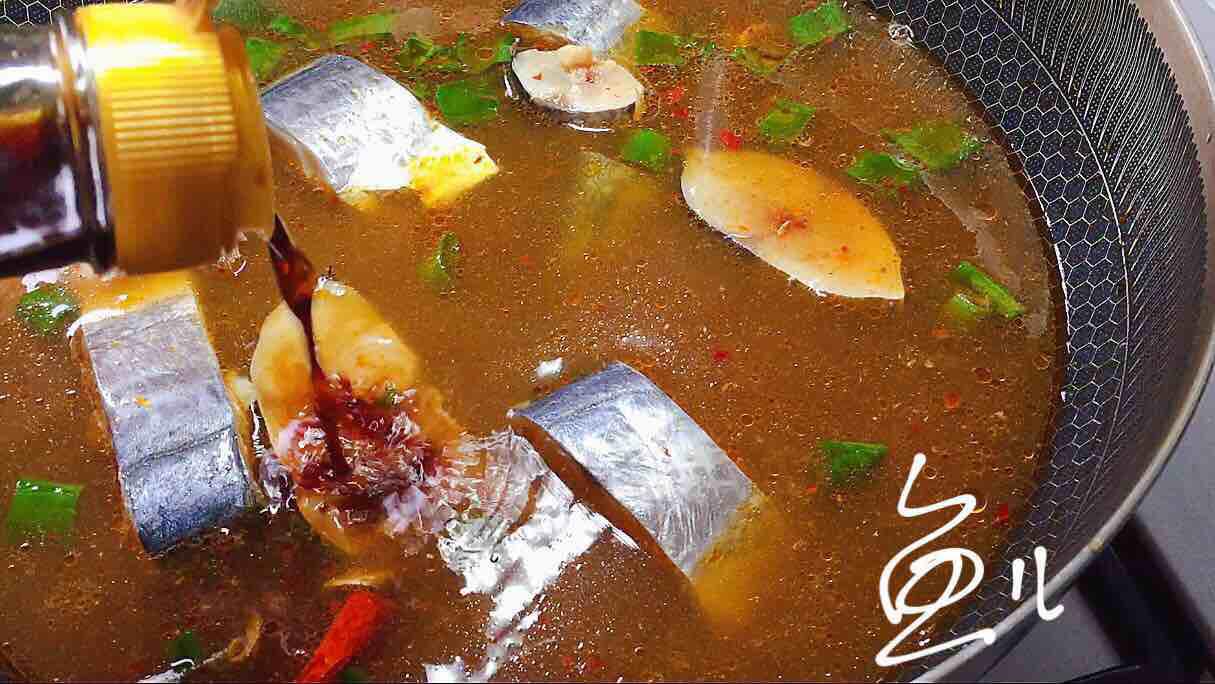 做鲅魚加幾勺它，咸香味美，家人都喜歡，太費(fèi)米飯了！的做法-醬香味燉菜譜