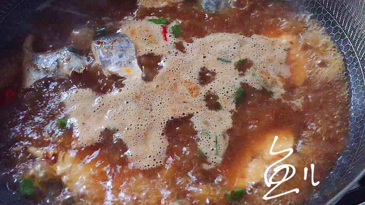 做鲅魚加幾勺它，咸香味美，家人都喜歡，太費(fèi)米飯了！的做法-醬香味燉菜譜