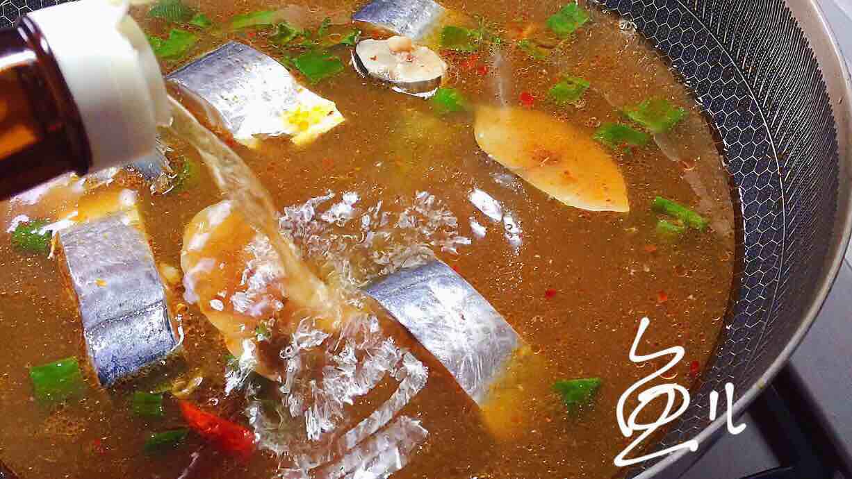 做鲅魚加幾勺它，咸香味美，家人都喜歡，太費(fèi)米飯了！的做法-醬香味燉菜譜