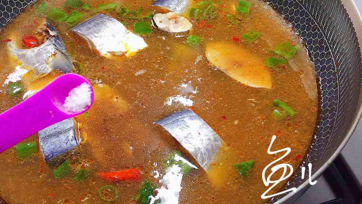 做鲅魚加幾勺它，咸香味美，家人都喜歡，太費(fèi)米飯了！的做法-醬香味燉菜譜