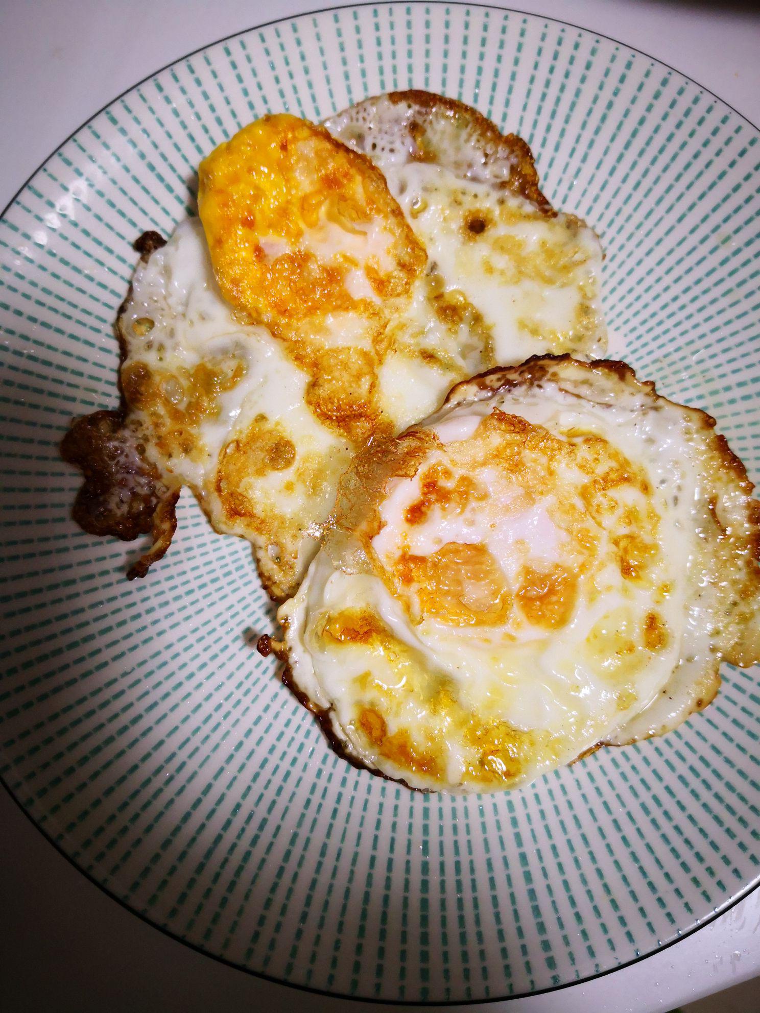 爆漿荷包蛋的做法-家常味煎菜譜